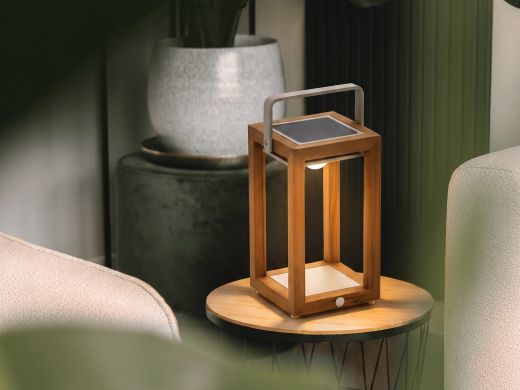 SUNS Tom Solar-Laterne 16x17x28 cm - Natural Teak/Camel Sand
