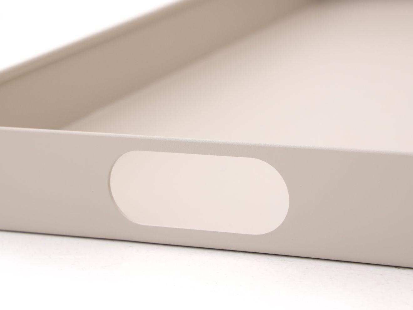 Manifesto Tablett 60x35 cm Taupe Rabatt... Manifesto Tablett 60x35 cm Taupe Rabatt...