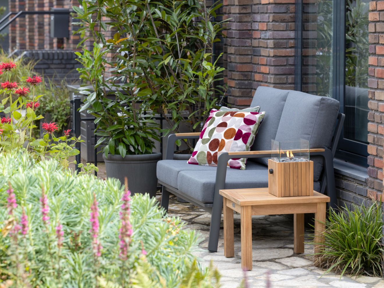 Sunyard Wales Beistelltisch Outdoor 50x50x38 cm Braun