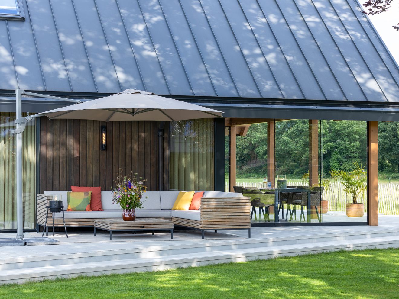 ROUGH-D Loungetisch 110x110 cm Braun  Rabatt: 23 %