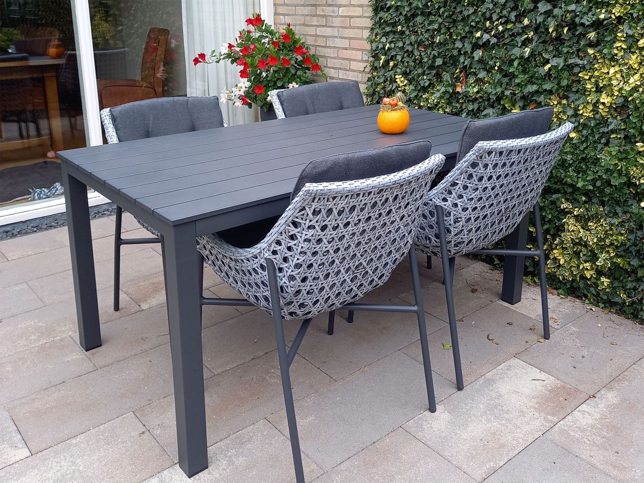 Manifesto Menzano Gartentisch 160x90x75 cm Grau  Rabatt: 19 %
