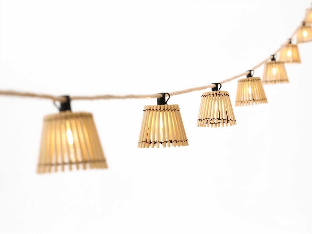 New Garden Okinawa LED-Lichterkette mit Kabel 800 cm Taupe New Garden Okinawa LED-Lichterkette mit Kabel 800 cm Taupe