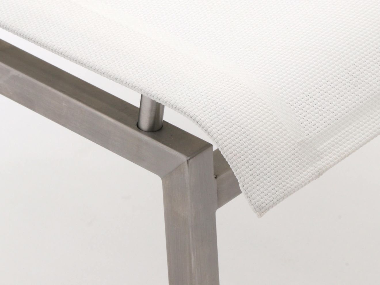 Bernstein Mainz Gartenhocker 56x51 cm Weiß 56x51cm Rabatt: 18 % Bernstein Mainz Gartenhocker 56x51 cm Weiß 56x51cm Rabatt: 18 %