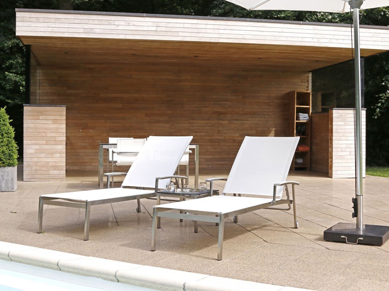 Bernstein Mainz Gartenliege mit Rad Wei...