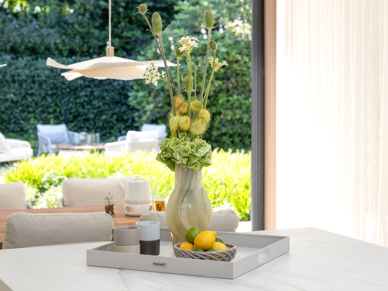 Manifesto Tablett 50x50 cm Taupe Rabatt... Manifesto Tablett 50x50 cm Taupe Rabatt...