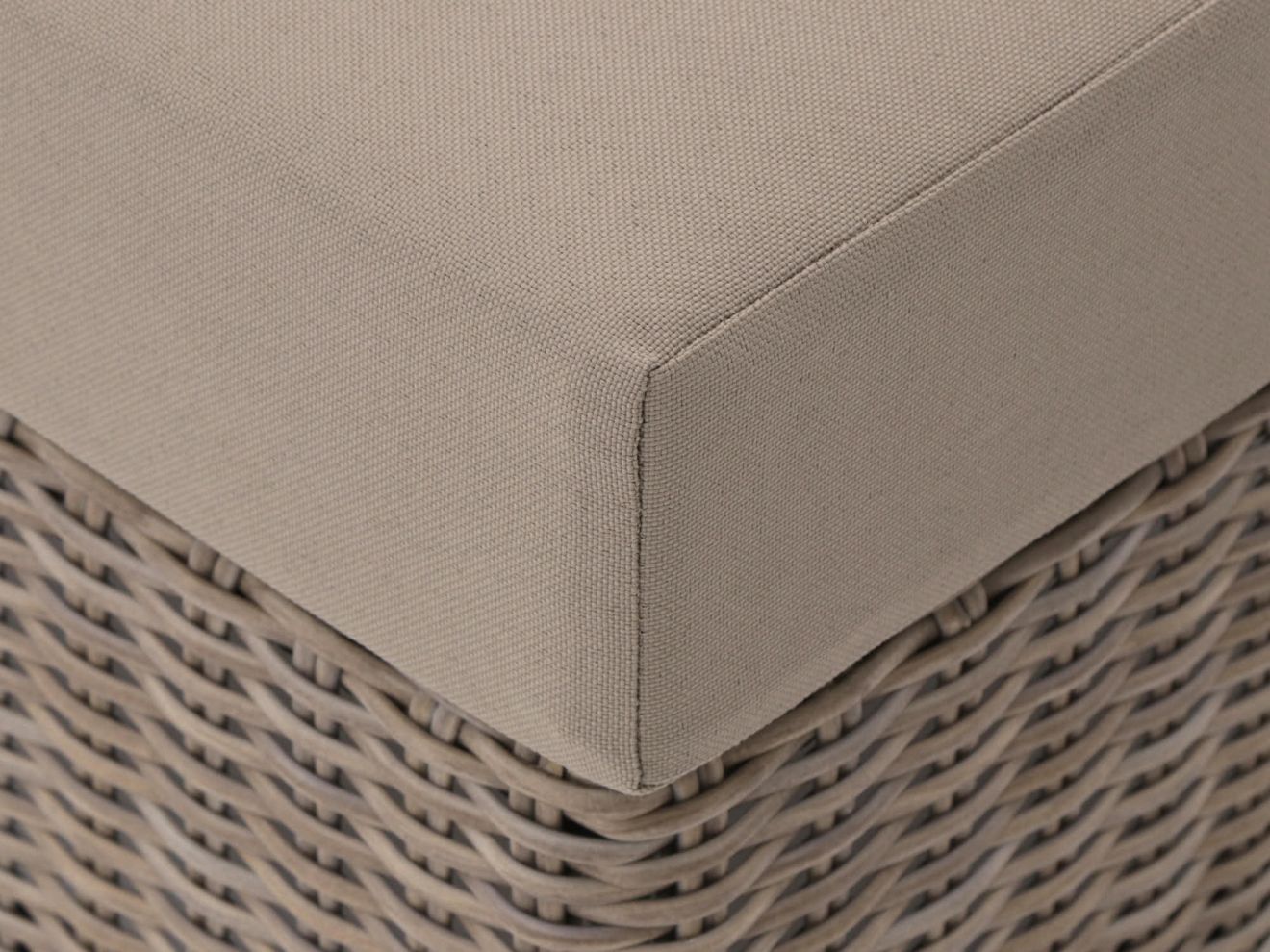 Giardo Longhi Fußbank 60x60 cm Taupe 60x60cm Rabatt: 21 %