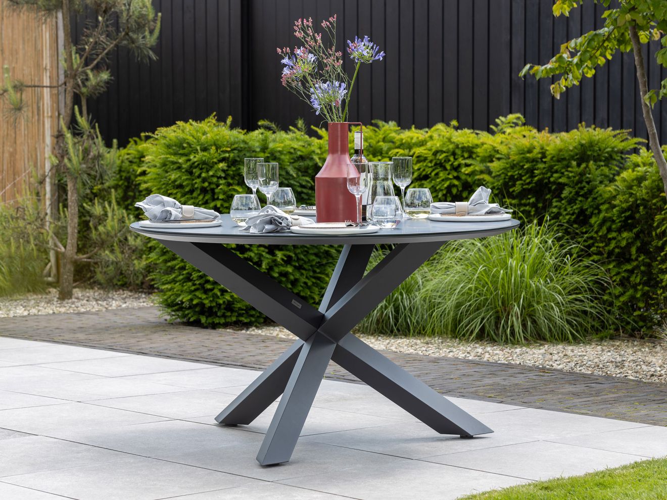 Bellagio Dranera/Ferrone ø 130 cm Gartenmöbel-Set 5-teilig Grau 130cm Rabatt: 24 % Bellagio Dranera/Ferrone ø 130 cm Gartenmöbel-Set 5-teilig Grau 130cm Rabatt: 24 %