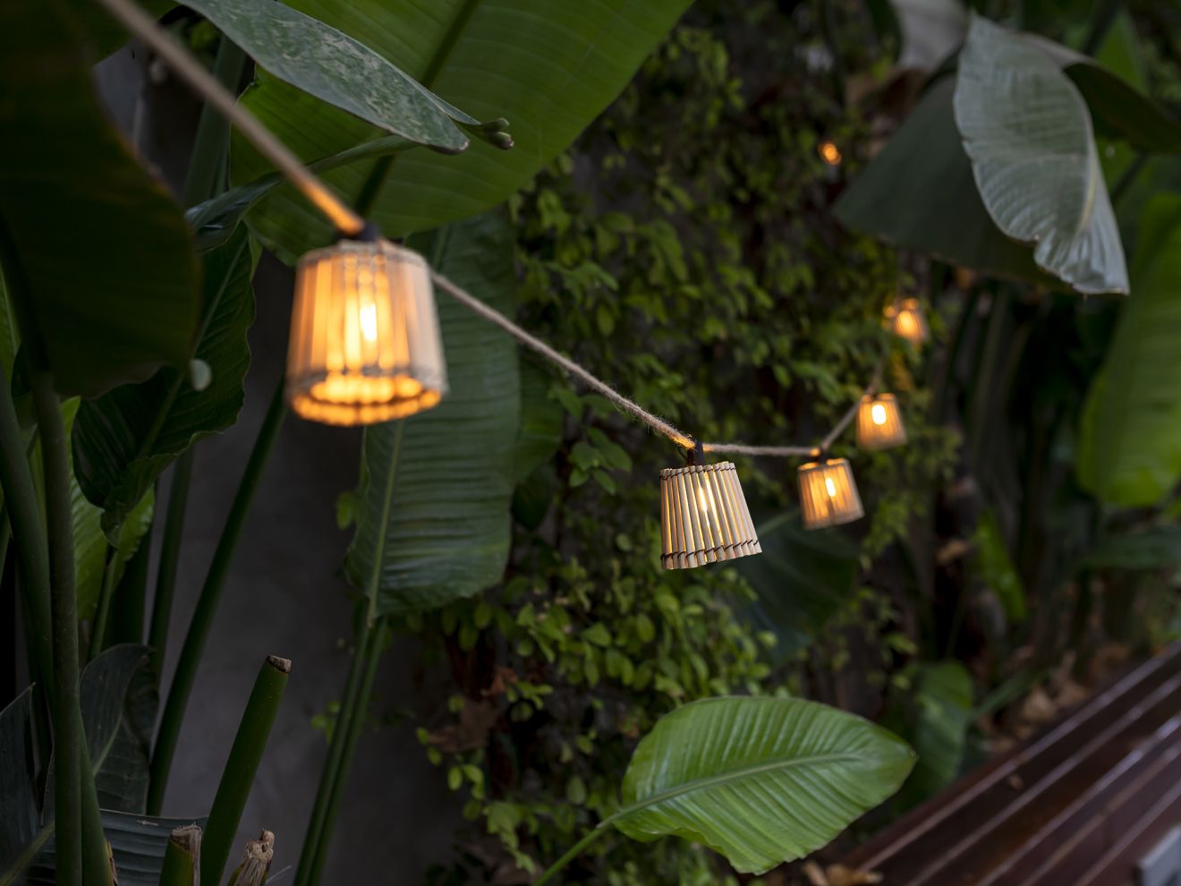 New Garden Okinawa LED-Lichterkette mit Kabel 800 cm Taupe