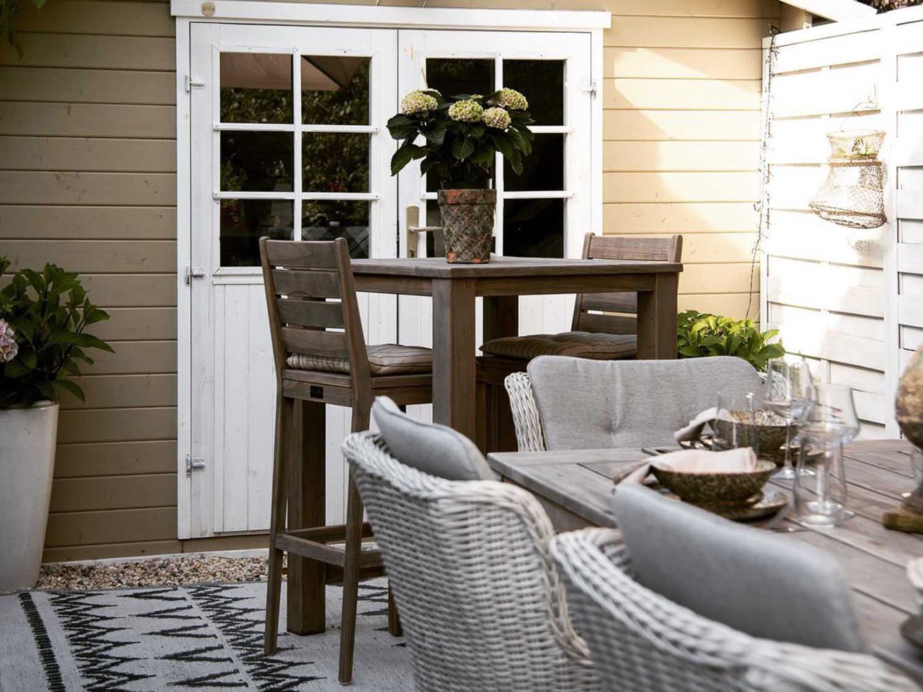 ROUGH-X Bartisch Outdoor 80x80x105 cm