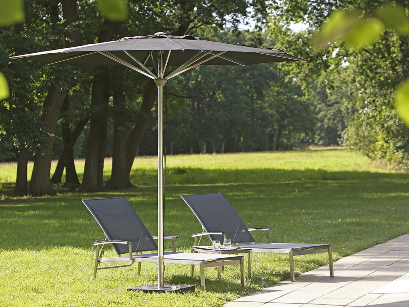 Bernstein Mainz Gartenliege mit Rad Raba...