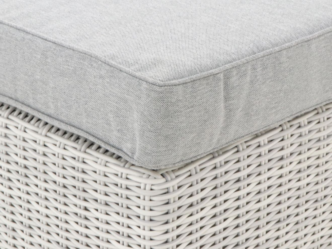 Intenso Carpino Fußbank 92x92 cm Weiß 92x92cm Rabatt: 18 %