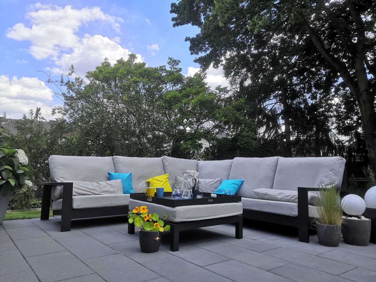 Manifesto Tablett 78x78 cm Grau Rabatt:... Manifesto Tablett 78x78 cm Grau Rabatt:...