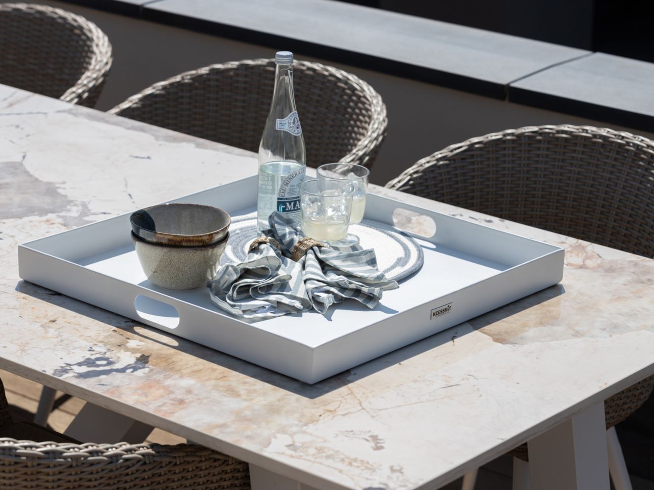 Manifesto Tablett 60x60 cm Weiß  Rabatt: 19 %