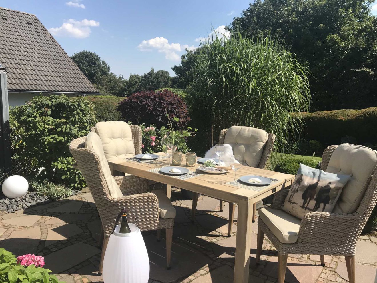 ROUGH-S Gartentisch 160x90x76 cm Braun  Rabatt: 32 %