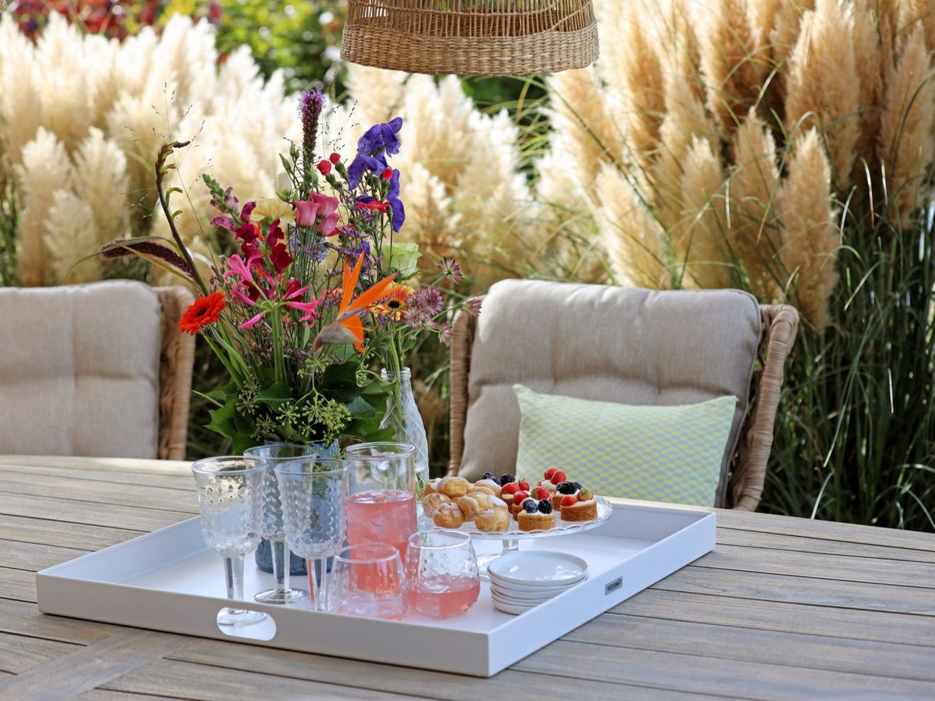 Manifesto Tablett 50x50 cm Weiß Rabatt... Manifesto Tablett 50x50 cm Weiß Rabatt...