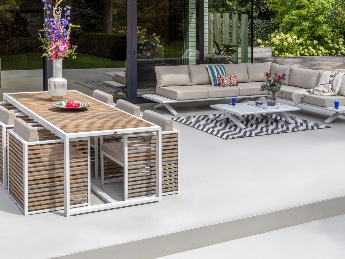 Manifesto Tablett 50x50 cm Weiß Rabatt... Manifesto Tablett 50x50 cm Weiß Rabatt...