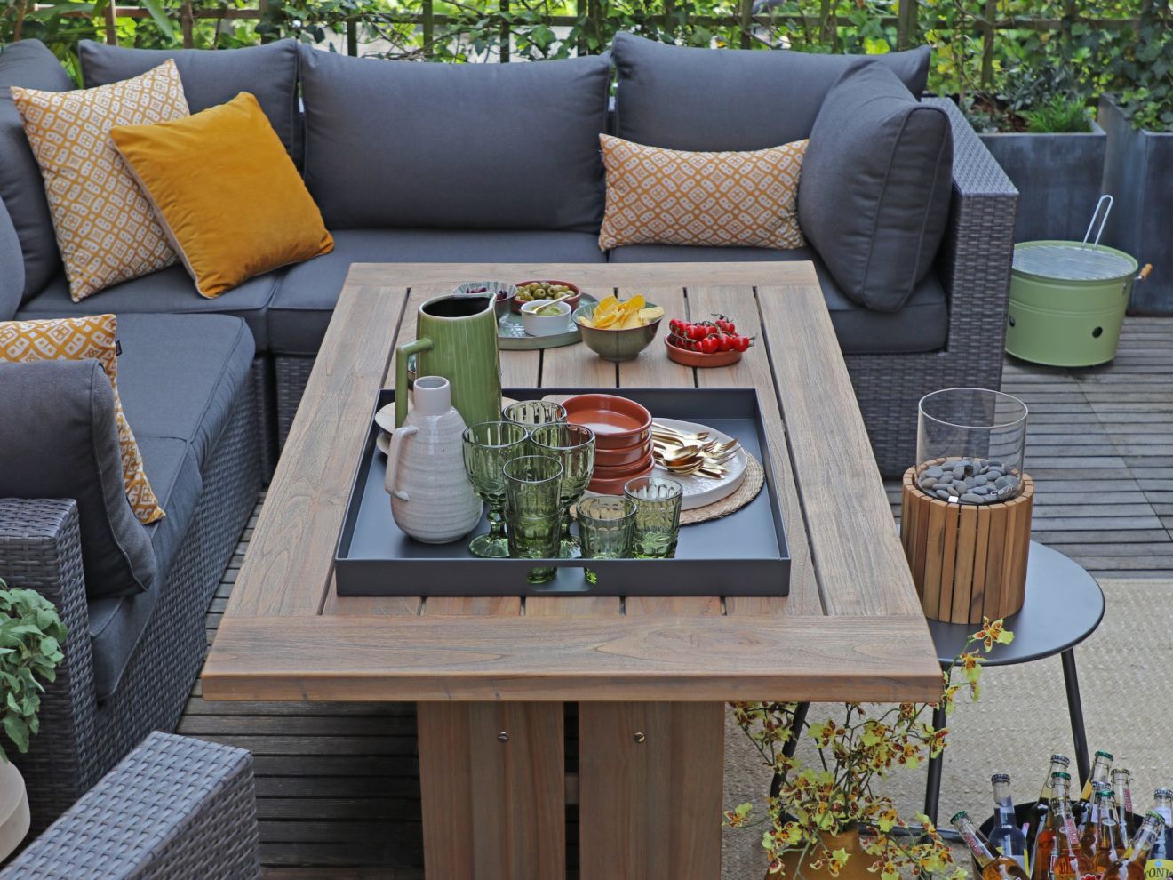 Manifesto Tablett 60x60 cm Grau Rabatt: 19 % Manifesto Tablett 60x60 cm Grau Rabatt: 19 %