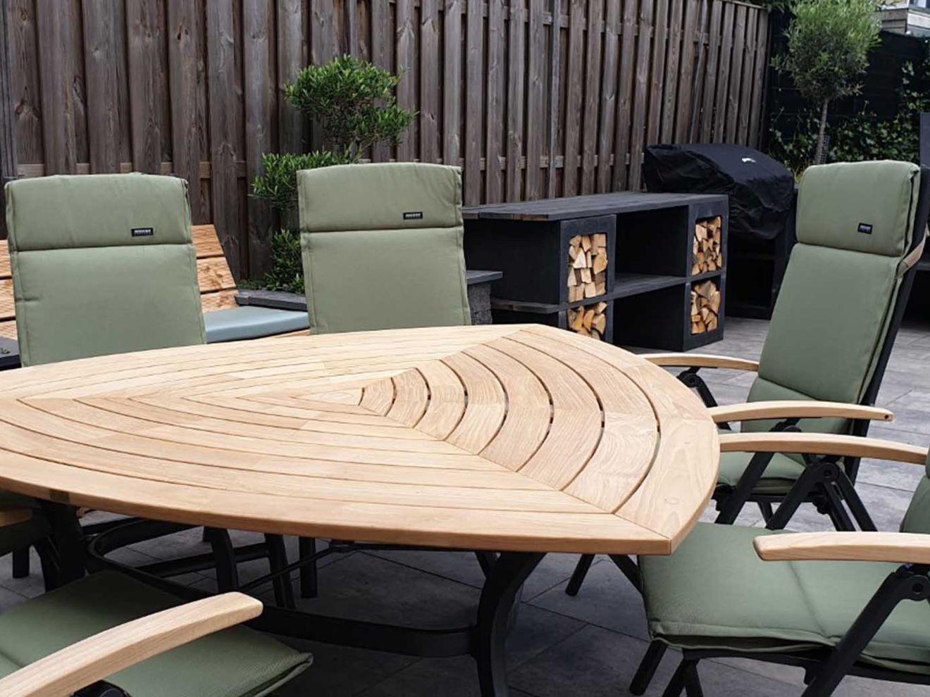 Hartman Triangular Classic Gartentisch 1...