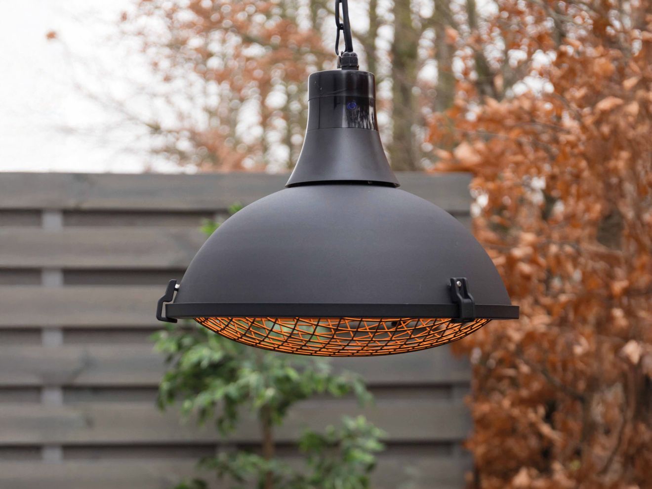 Sunred Bright Indus II hängender Heizstrahler 2100 Watt Schwarz