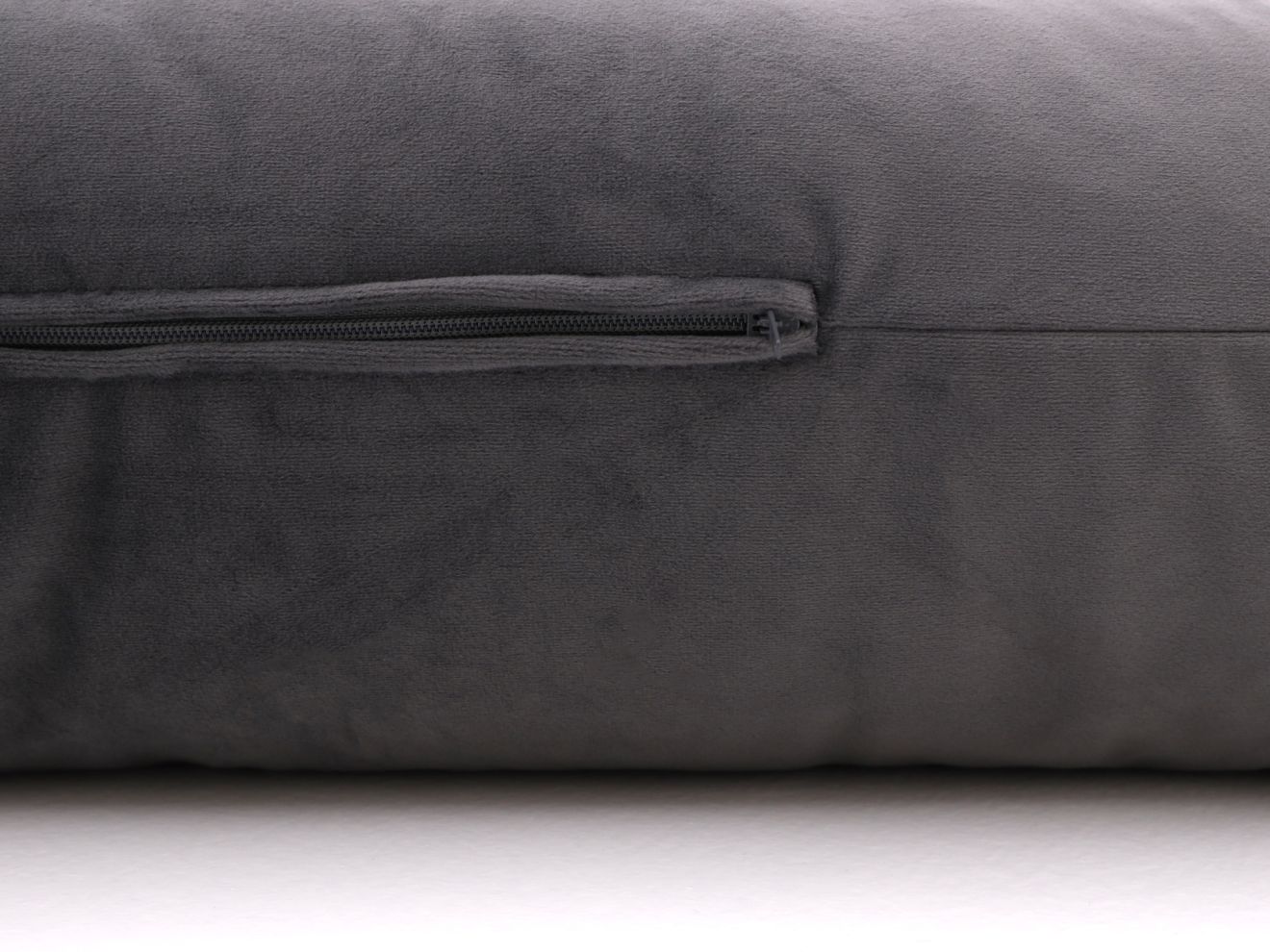 Madison Home Dekokissen 60xø17,5 cm Grau 60x17.5cm Rabatt: 30 % Madison Home Dekokissen 60xø17,5 cm Grau 60x17.5cm Rabatt: 30 %