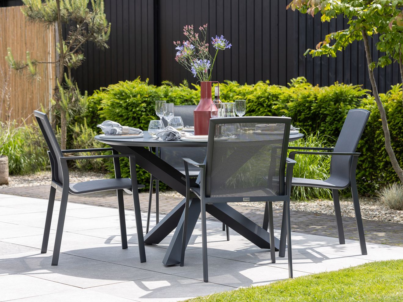 Bellagio Dranera/Ferrone ø 130 cm Gartenmöbel-Set 5-teilig Grau 130cm Rabatt: 24 % Bellagio Dranera/Ferrone ø 130 cm Gartenmöbel-Set 5-teilig Grau 130cm Rabatt: 24 %