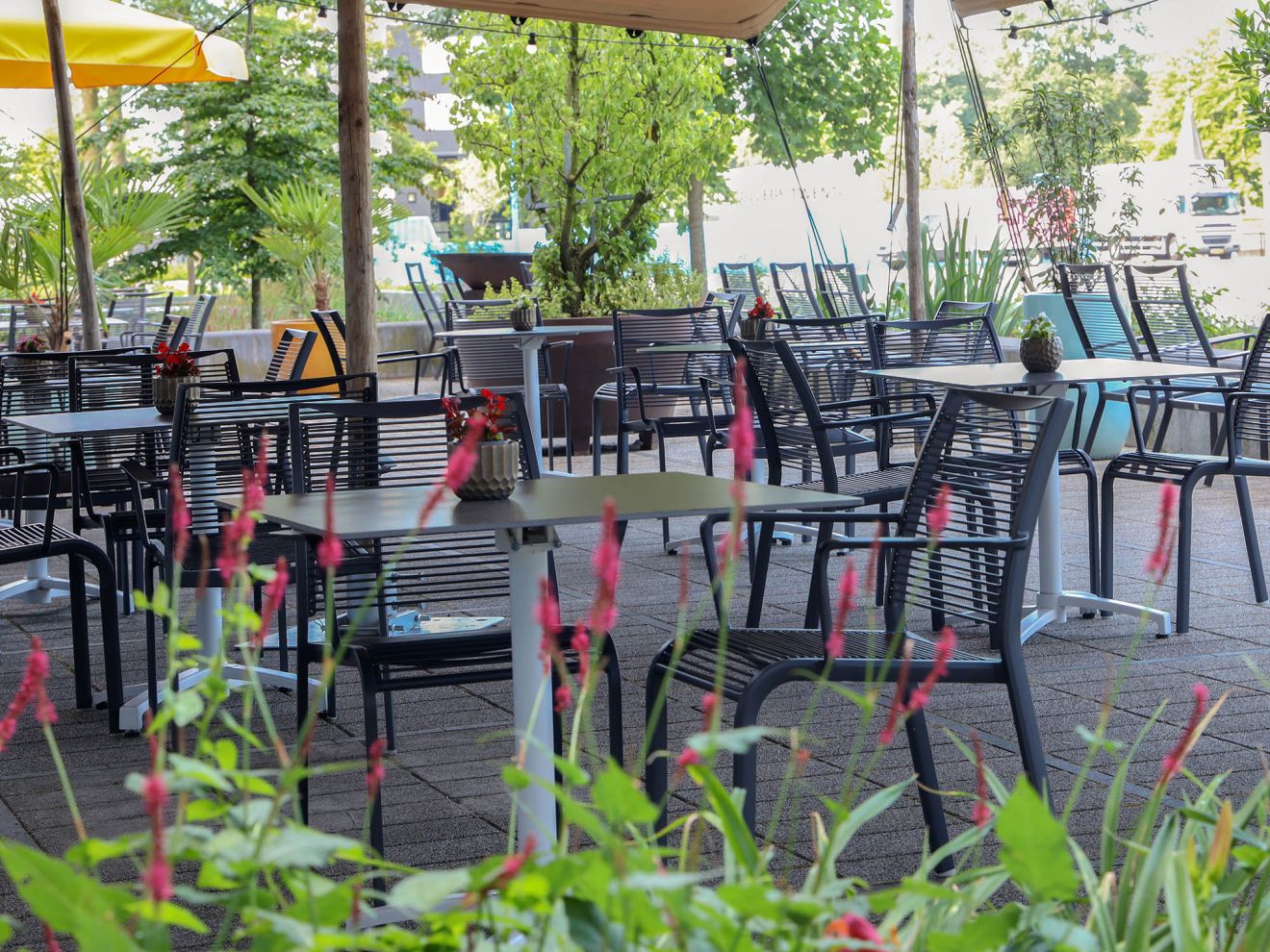 Bellagio Canzo Gartentisch klappbar 80x80x73 cm Weiß Rabatt: 19 % Bellagio Canzo Gartentisch klappbar 80x80x73 cm Weiß Rabatt: 19 %