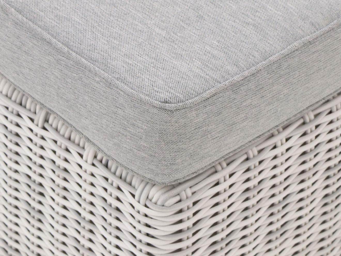 Intenso Carpino Lounge Gartenhocker 92x92 cm Weiß 92x92cm Rabatt: 23 %