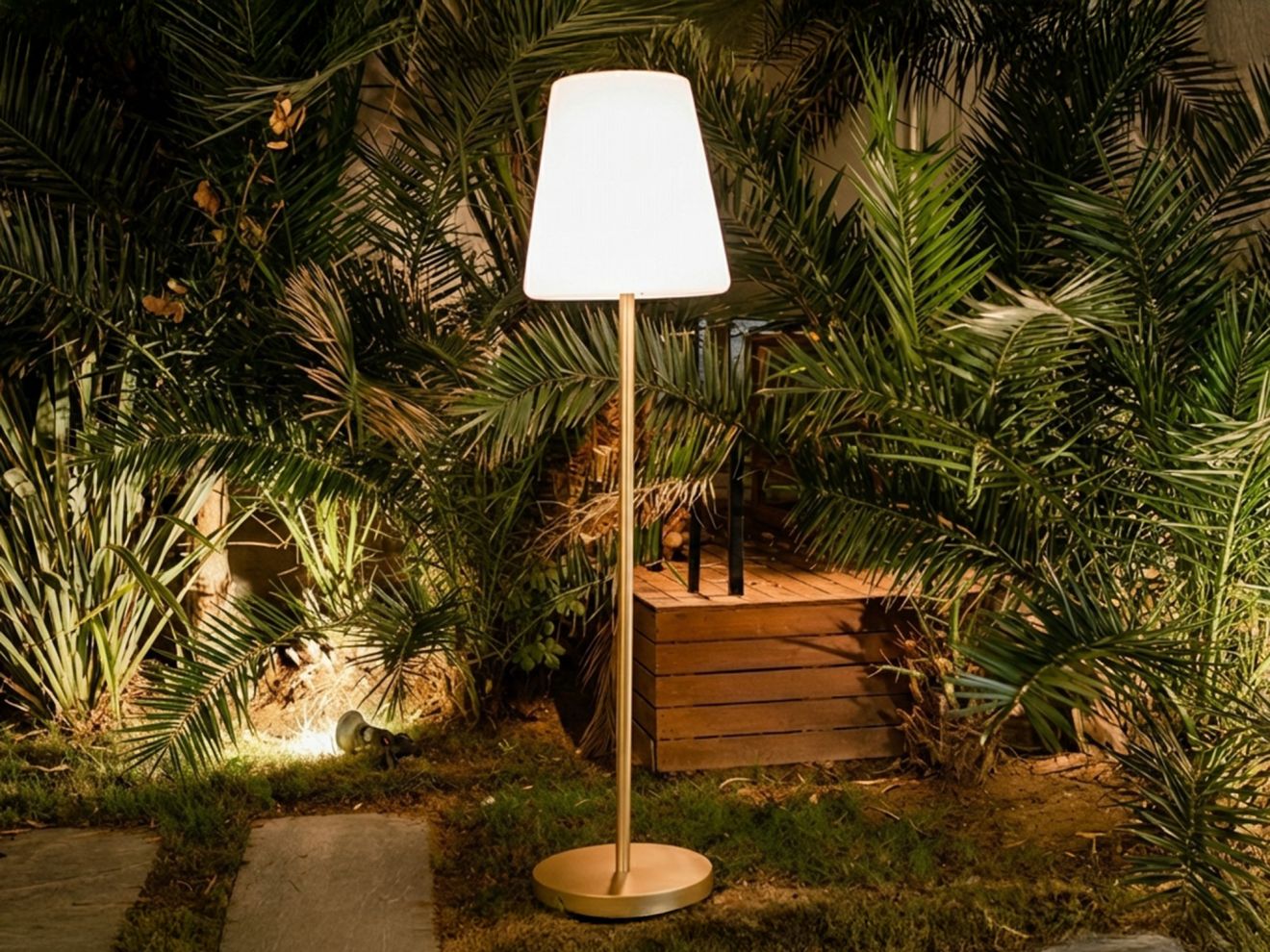 New Garden Lola Slim Solar-Stehlampe für draußen LED aufladbar dimmbar ø 28 cm (h: 119 cm) Taupe 28cm New Garden Lola Slim Solar-Stehlampe für draußen LED aufladbar dimmbar ø 28 cm (h: 119 cm) Taupe 28cm