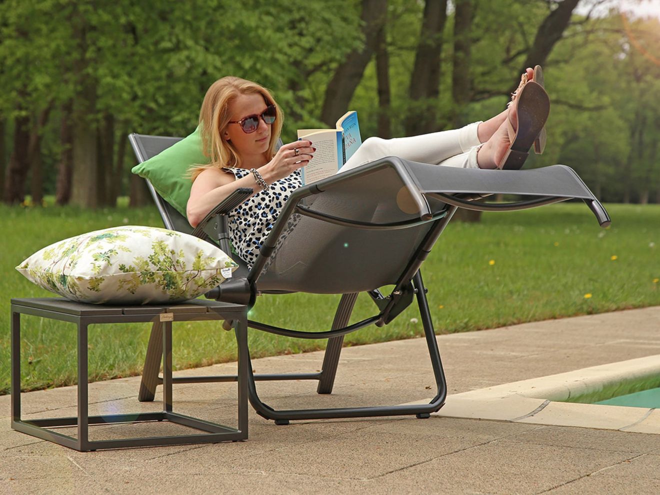 Bellagio Velino Beistelltisch Outdoor 50x46x35 cm Grau