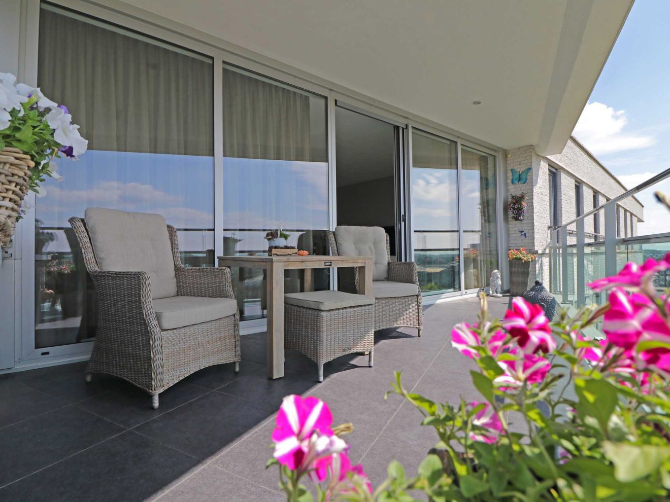 ROUGH-S Gartentisch 90x90x76 cm Braun  Rabatt: 33 %