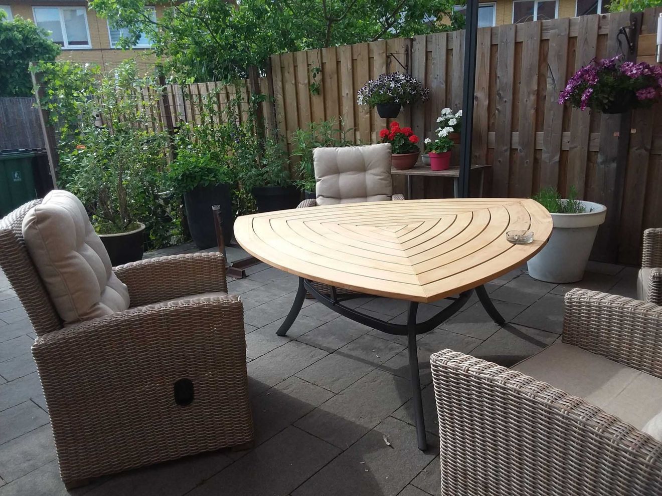 Hartman Triangular Classic Gartentisch 1...