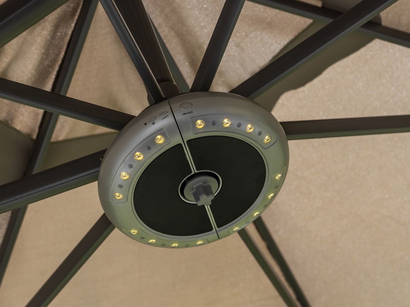 Shadowline LED Sonnenschirm Beleuchtung mit Speaker Grau  Rabatt: 18 %